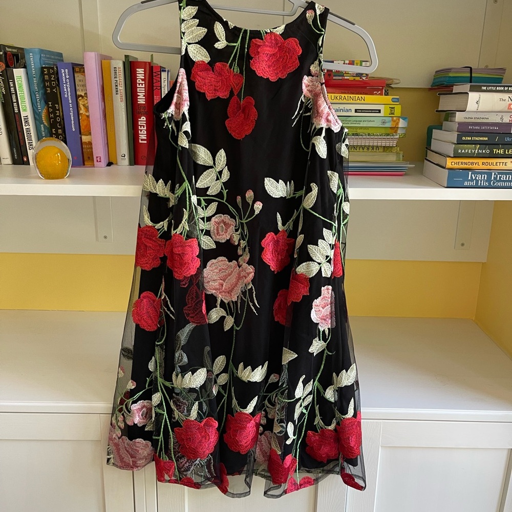 Elegant Floral Embroidered Dress - Black and Red